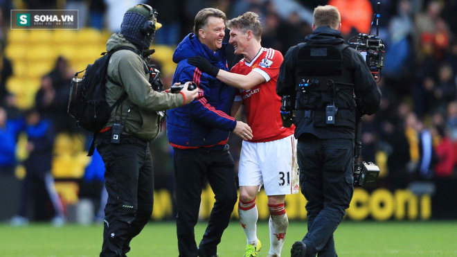 Mourinho bắt đầu thanh trừng: Schweinsteiger được bật đèn xanh - Ảnh 1.