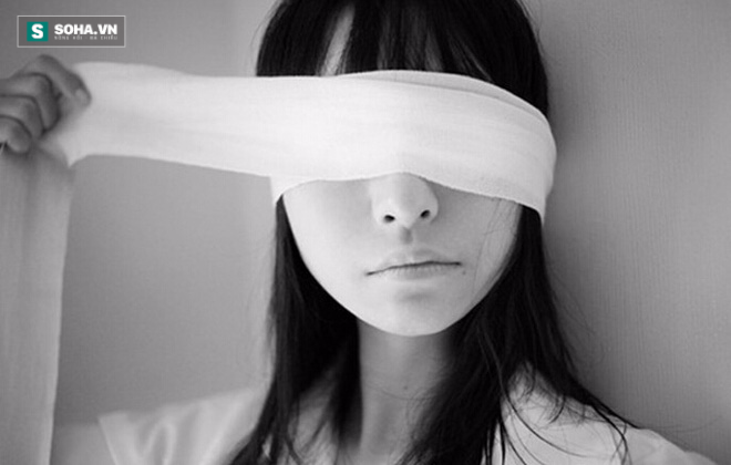 Người phụ nữ trẻ suýt mù cả hai mắt vì bài dưỡng sinh cực độc - Ảnh 1.