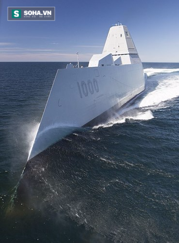 Khổng lồ Kirov Nga đối đầu viên đạn bạc tàng hình Zumwalt Mỹ - Ảnh 1.