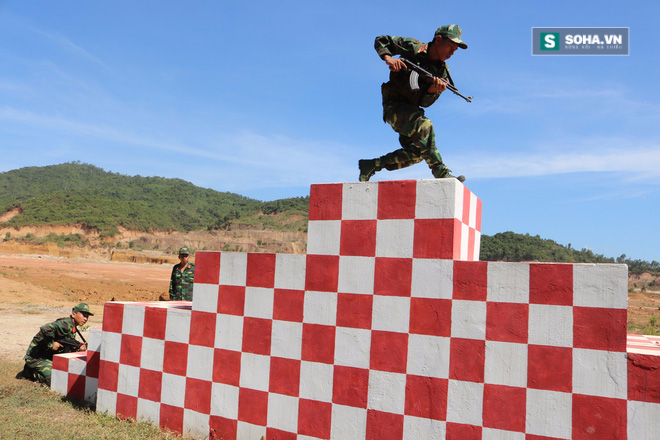 Trinh sát đặc nhiệm QK5: Súng bắn hai tay, đàn hay hát giỏi! - Ảnh 3.