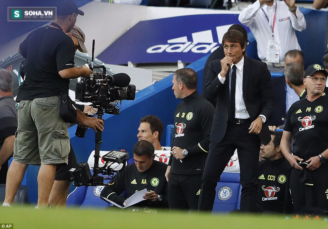 Conte phát cuồng, làm fan Chelsea choáng ngợp ở Stamford Bridge - Ảnh 1.