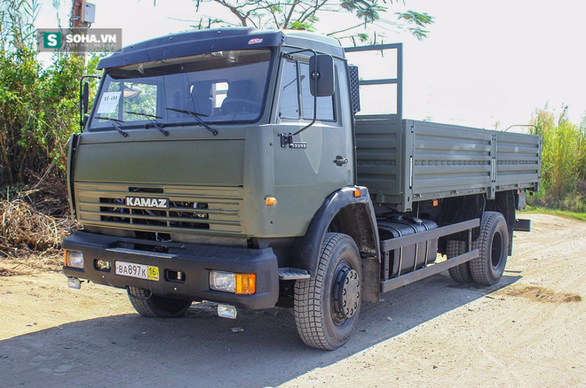 Xe quân sự Kamaz mới tinh đã về cảng - Ảnh 3.