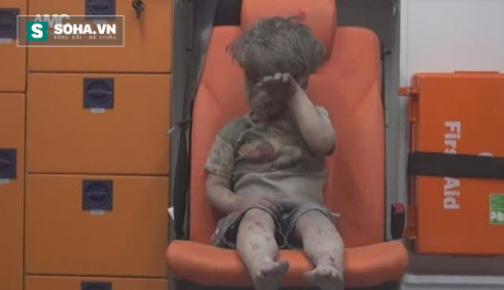 Thêm một em bé Syria khiến cả thế giới chết lặng - Ảnh 1.