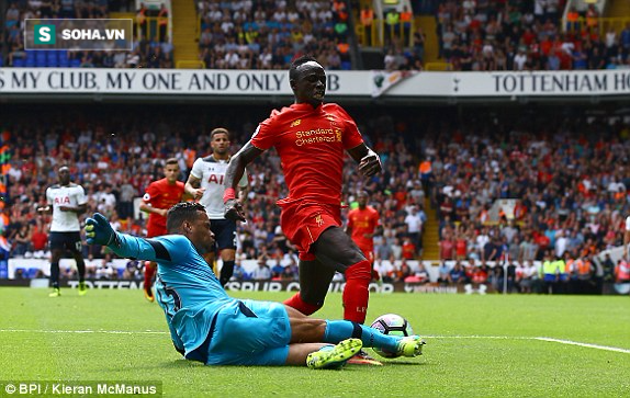 Ăn miếng trả miếng, Liverpool - Tottenham tự ghìm chân nhau - Ảnh 2.