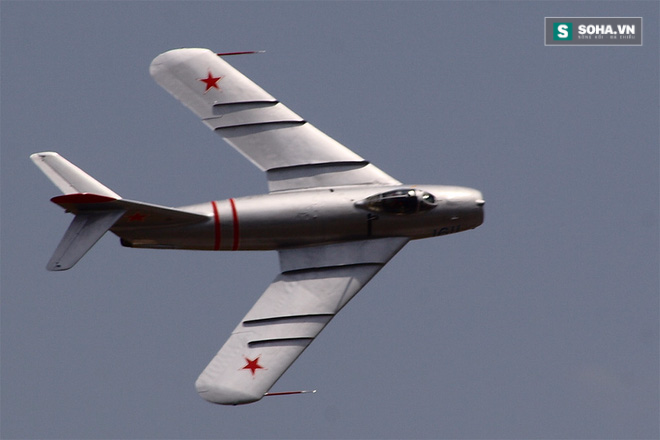 Màn trình diễn không thể tin nổi của tiêm kích MiG-17 - Ảnh 1.