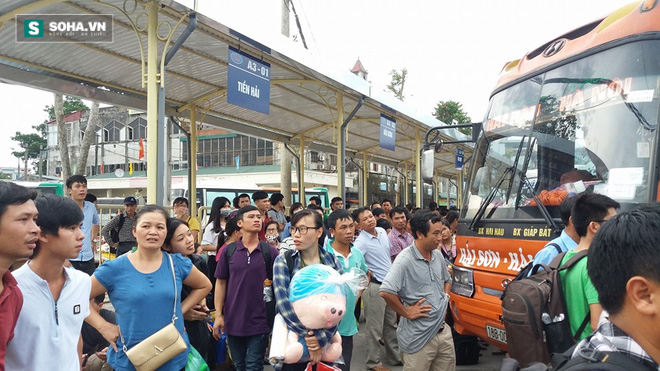 Người dân ùn ùn đổ về quê nghỉ lễ 2/9, giao thông Sài Gòn và Hà Nội kẹt cứng - Ảnh 18.