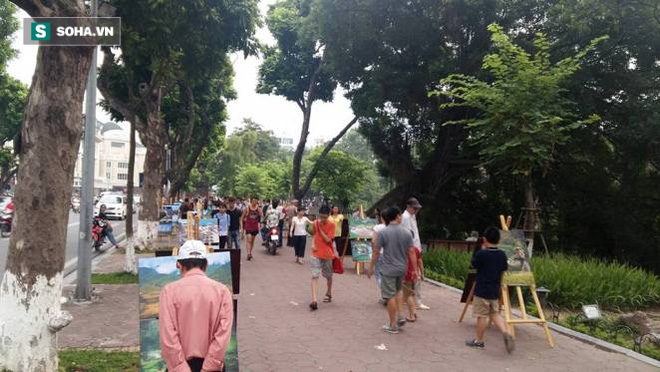 Cấm đường thí điểm ở phố đi bộ quanh Hồ Gươm, Chủ tịch Chung mua tò he tặng du khách - Ảnh 1.