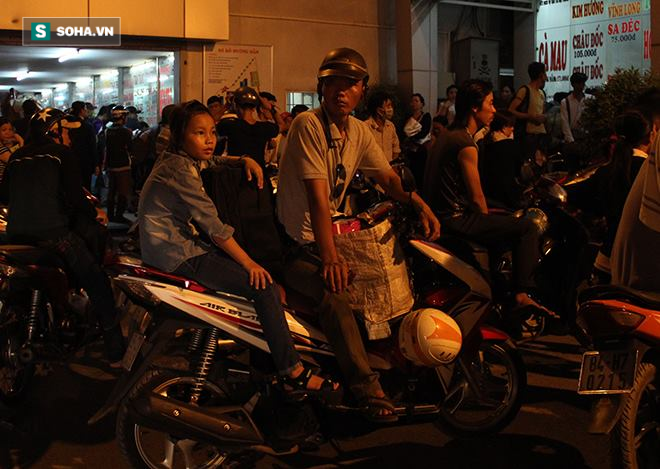 Người dân ùn ùn đổ về quê nghỉ lễ 2/9, giao thông Sài Gòn và Hà Nội kẹt cứng - Ảnh 15.