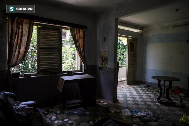 Cận cảnh vẻ hoang phế ma mị của cư xá bỏ hoang ở trung tâm Sài Gòn - Ảnh 7.