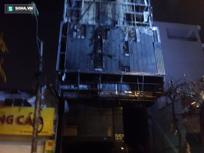 Cháy lớn quán karaoke ở đường Nguyễn Khang – Hà Nội - Ảnh 3.
