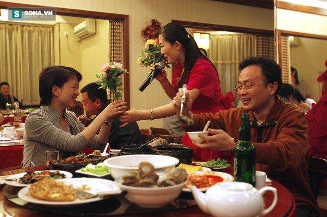 Những người đẹp Triều Tiên trong nhà hàng sang trọng Bắc Kinh - Ảnh 1.