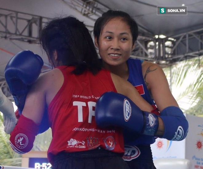 Nữ võ sĩ Việt đá đo ván đối thủ Trung Quốc sau tiếng còi 10 giây - Ảnh 4.