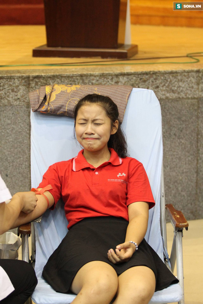 Cô giáo mầm non tương lai bị hắt chậu nước bẩn vào người khi đi tuyên truyền hiến máu - Ảnh 8.