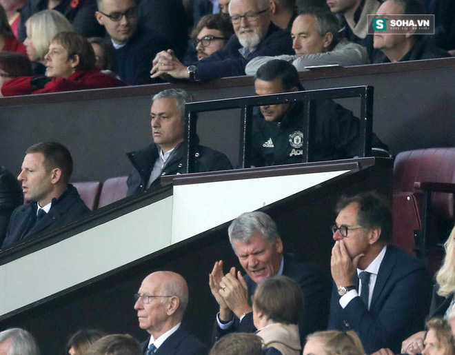 Mourinho sắp phải trả giá cực đắt vì hành vi “bật” trọng tài - Ảnh 1.