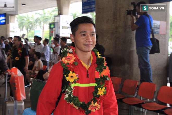 HLV Hoàng Anh Tuấn tiết lộ nỗi khổ giữa cơn mưa tiền thưởng cho U19 Việt Nam - Ảnh 2.