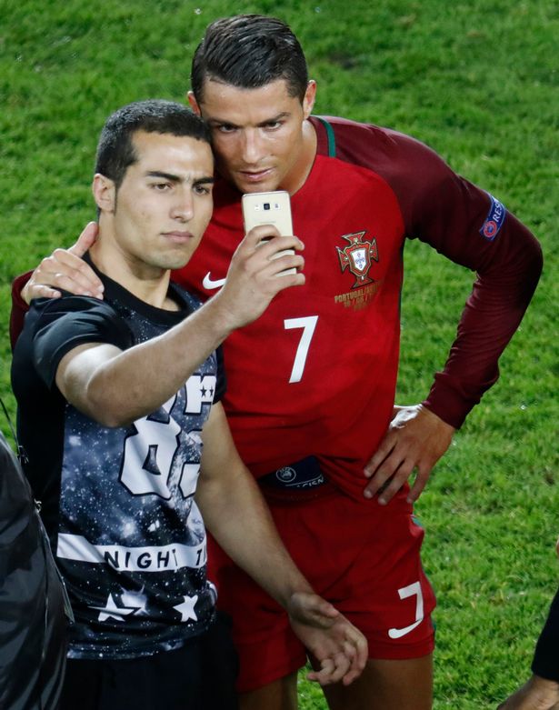 Ronaldo, đừng lớn nữa, được không? - Ảnh 4.