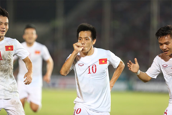 Thắng trong ngập tràn cảm xúc, Việt Nam khởi đầu đẹp ở AFF Cup - Ảnh 2.
