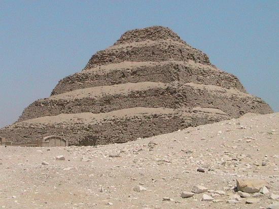 Vì sao người Ai Cập cổ đại ngừng xây kim tự tháp? - Ảnh 2.