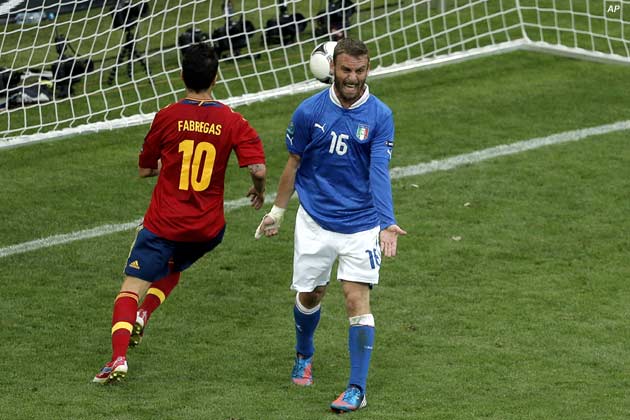 Italia vs Tây Ban Nha: Cú đòn hiểm đánh ngã bò tót - Ảnh 5.