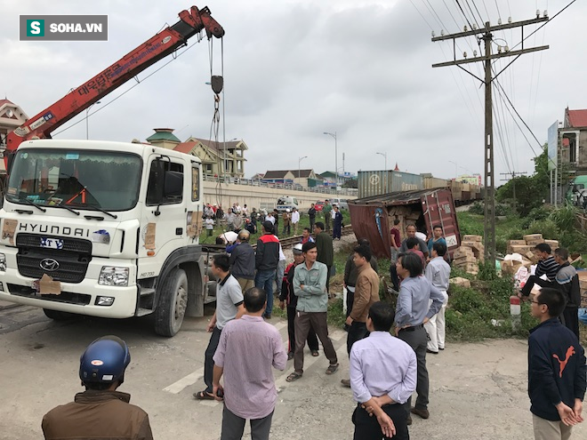 Đoàn tàu phải tách đôi để giải cứu container ở Nghệ An - Ảnh 12.