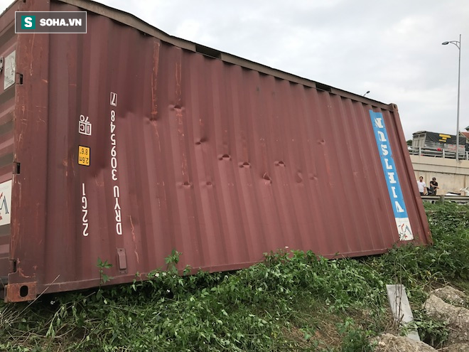 Đoàn tàu phải tách đôi để giải cứu container ở Nghệ An - Ảnh 5.