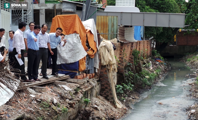 Chủ tịch TP thị sát kênh A41, “giải cứu” Tân Sơn Nhất thoát ngập - Ảnh 2.