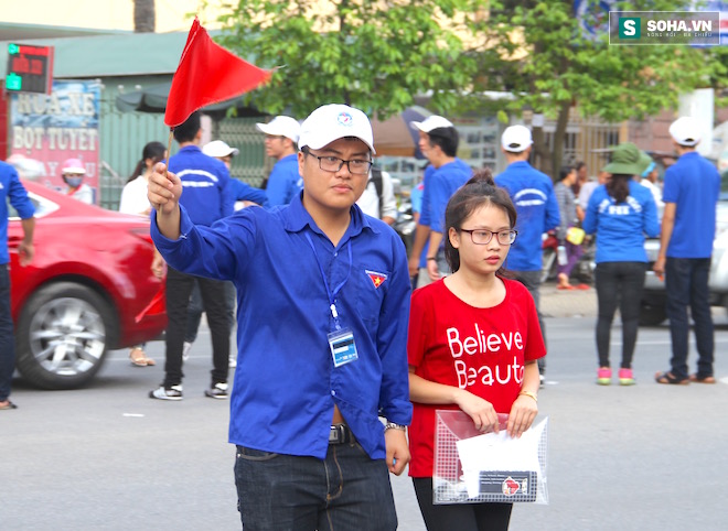 Cơm tình nguyện đây, các thí sinh cứ thoải mái! - Ảnh 6.