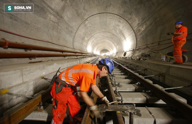 Khám phá đường hầm xe lửa dài nhất và sâu nhất thế giới - Ảnh 4.