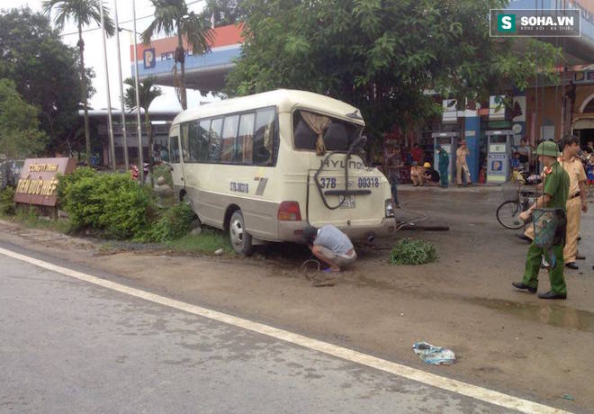 Cạy ghế giải cứu người trên xe khách biến dạng sau tai nạn - Ảnh 3.