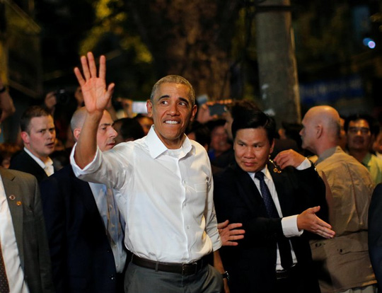 15 hình ảnh thân thiện của Tổng thống Obama ở Việt Nam - Ảnh 9.