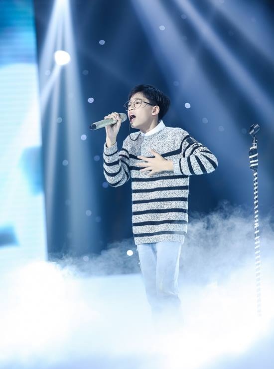 The Voice Kids: Ông Cao Thắng ôm eo Noo Phước Thịnh đầy tình cảm - Ảnh 9.