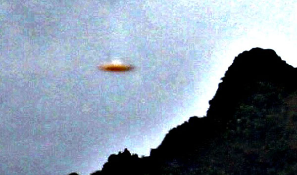 Bằng chứng đáng ngờ về căn cứ UFO bí mật trên quần đảo Hawaii - Ảnh 2.