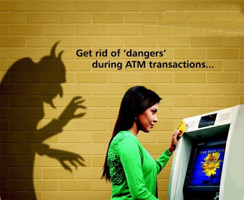 Nguy hiểm chết người từ tờ biên lai ATM vô hại! - Ảnh 1.