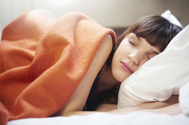 Những lý giải tại sao phụ nữ nên ngủ nhiều hơn đàn ông - Ảnh 2.