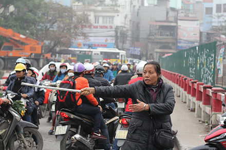 Giao thông cần… người điên để bớt điên - Ảnh 2.