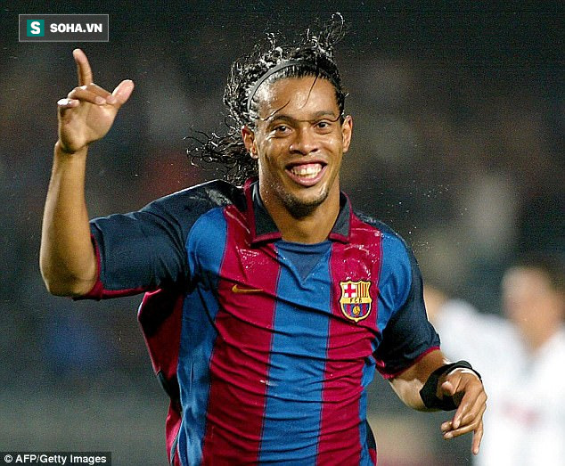 Lí do cười ra nước mắt khiến Man United mua hụt Ronaldinho - Ảnh 1.