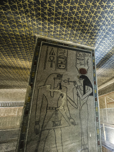 Đi tìm căn phòng bí mật của Nữ hoàng Nefertiti - Ảnh 1.