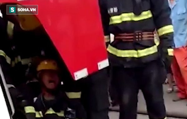 Lính cứu hỏa gào khóc thảm thiết vì không cứu được vợ khỏi vụ cháy lớn - Ảnh 2.