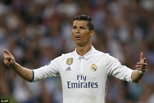 Ronaldo muốn về Anh, Man United thừa áo số 7, nhưng lại có... một người - Ảnh 1.