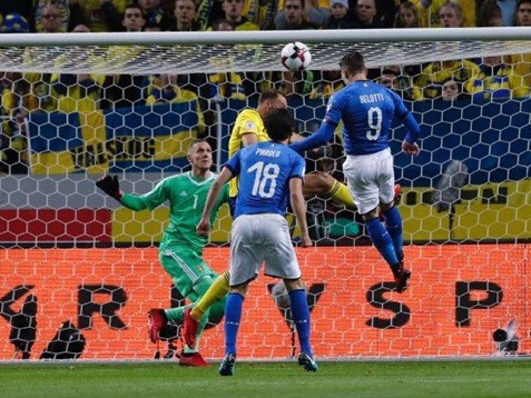 Italy có nguy cơ vắng mặt ở World Cup: Phía trước là vực thẳm... - Ảnh 2.