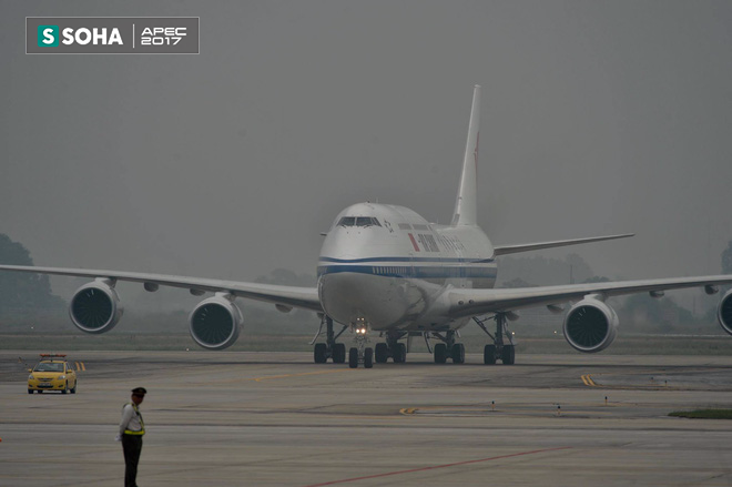 [LIVE] Chuyên cơ của Chủ tịch Trung Quốc Tập Cận Bình hạ cánh xuống sân bay Nội Bài - Ảnh 2.