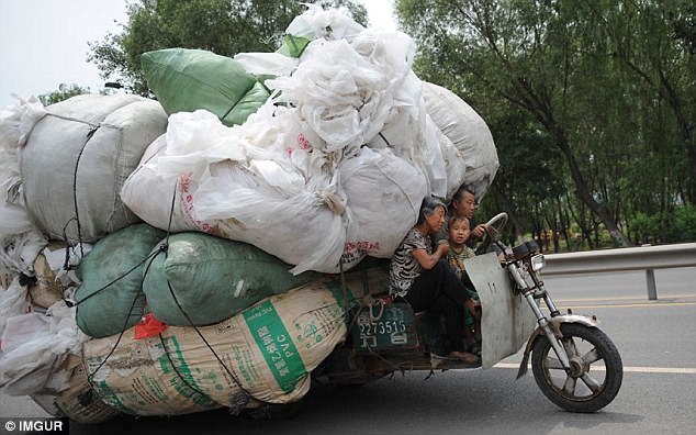 Những màn chở quá tải khiến người xem phải kinh ngạc không thốt lên lời - Ảnh 10.