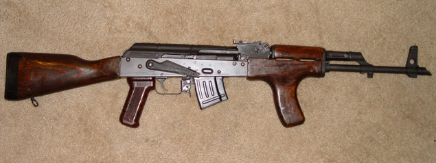 Các mẫu súng sao chép AK có gì hơn phiên bản gốc? - Ảnh 1.