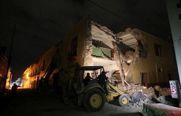 Cảnh tượng đáng sợ về vụ động đất tại Mexico, ít nhất 248 người đã chết - Ảnh 14.