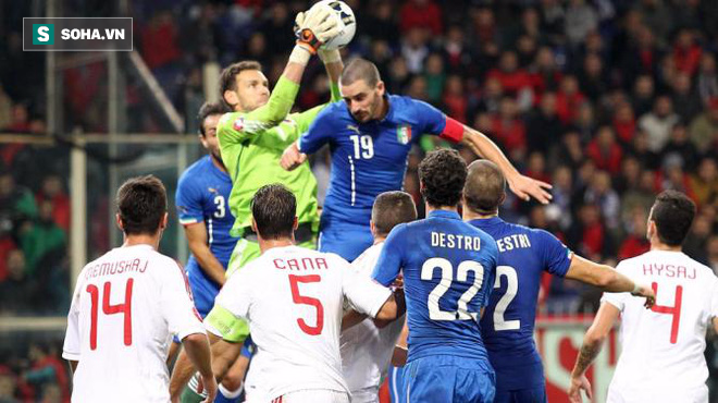Italia chật vật đả bại đối thủ dưới cơ, mong manh cơ hội dự World Cup 2018 - Ảnh 2.
