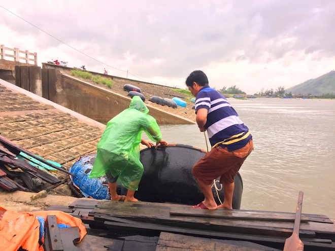 Hà Tĩnh: Di dời hơn 1000 dân trước giờ bão Talas vào đất liền - Ảnh 2.