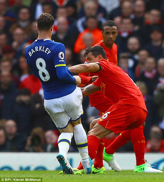 Liverpool nhấn chìm đối thủ trong trận derby Merseyside - Ảnh 10.