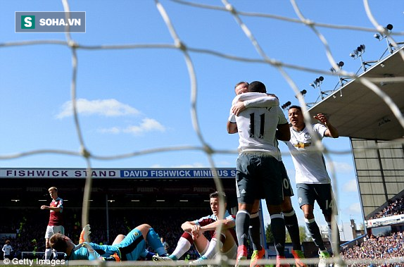 Bỏ rơi Rashford, chẳng cần Ibra, Quỷ đỏ vẫn đập nát chai vang đỏ Burnley - Ảnh 5.