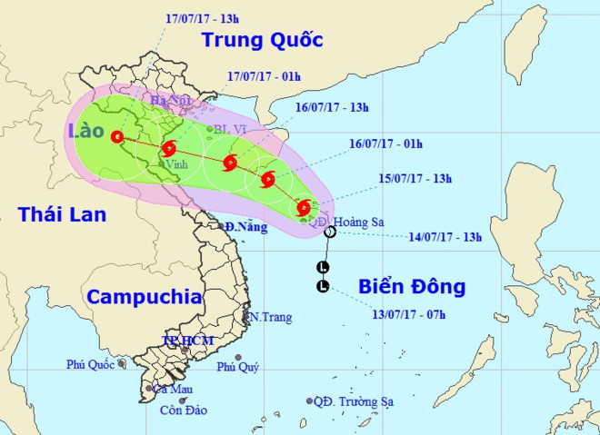 Hàng chục tàu cá chìm, đường sắt tê liệt, phố phường Hà Nội ngập sâu trong bão số 2 - Ảnh 15.