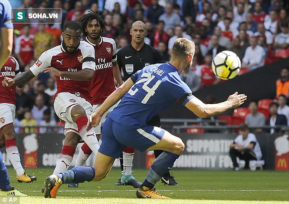 Chân sút 70 triệu bảng đóng vai tội đồ, Chelsea mất cúp vào tay Arsenal - Ảnh 2.